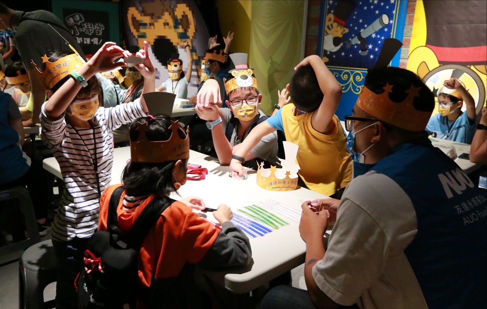 k1体育以永续理念推动全人教育计划，内外结盟储备科普教育人才，荣获亚太永续行动奖社会共融面的金奖肯定