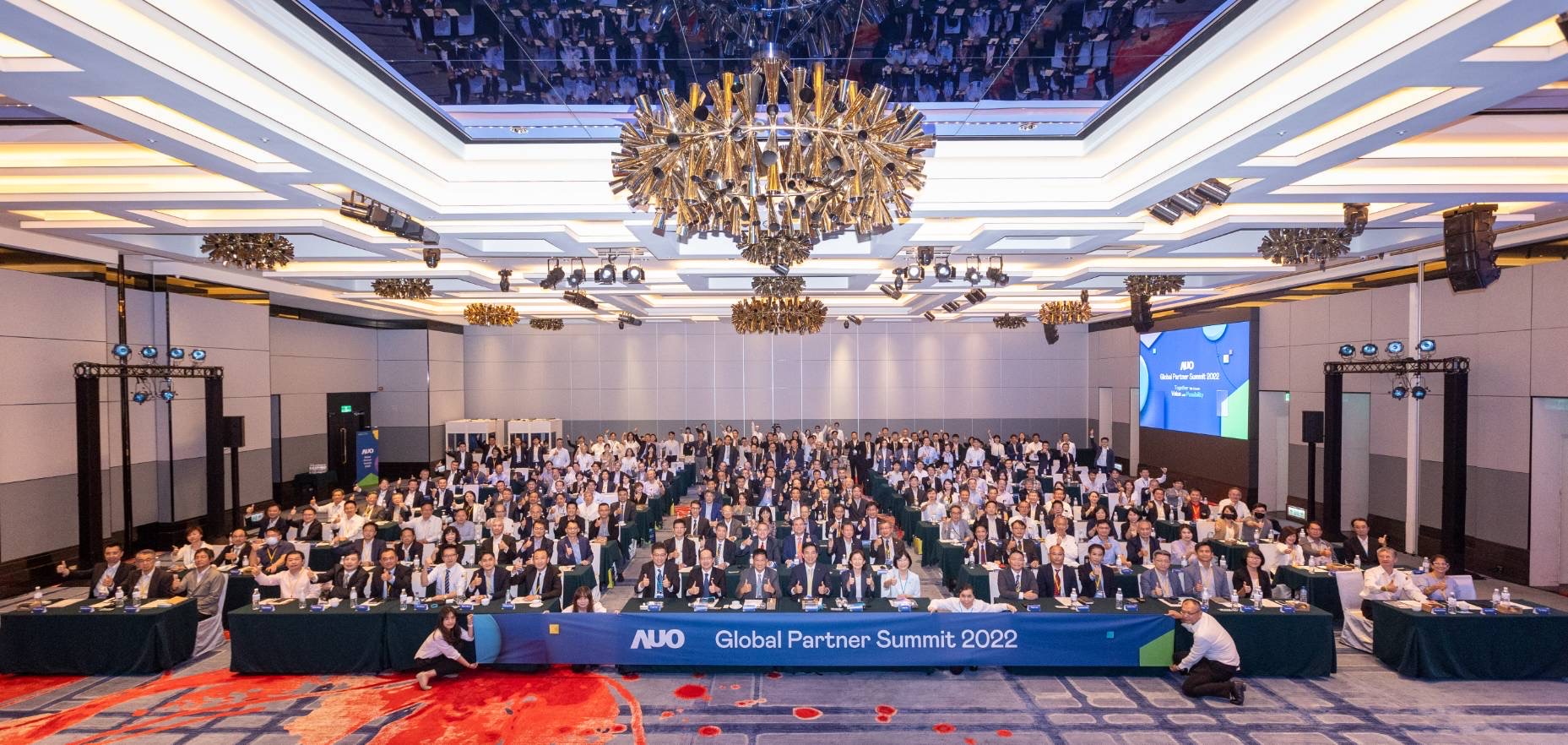 友達推動「安心、創新、用心、同心、盡心」五星職旅，為菲籍員工打造全方位照護，首度贏得「人權實踐與發展領袖獎」殊榮