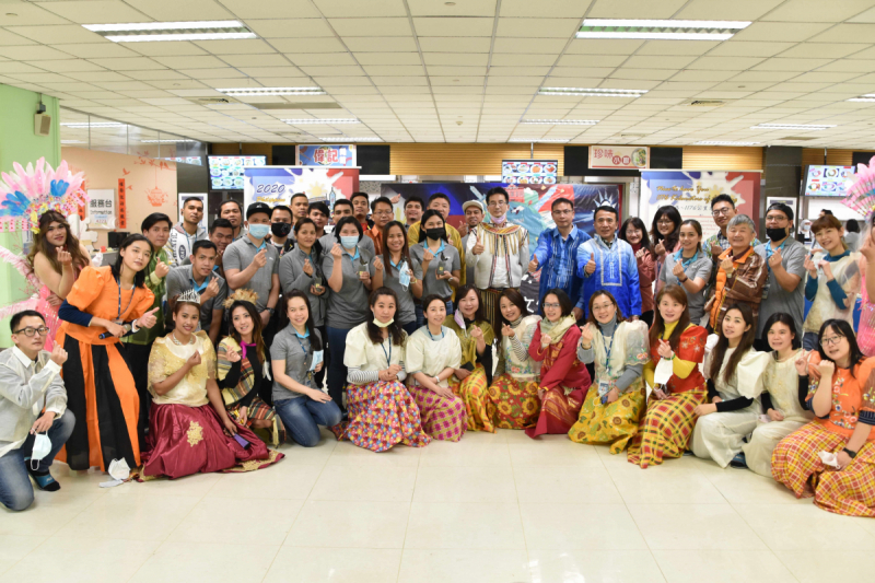 友達推動「安心、創新、用心、同心、盡心」五星職旅，為菲籍員工打造全方位照護，首度贏得「人權實踐與發展領袖獎」殊榮