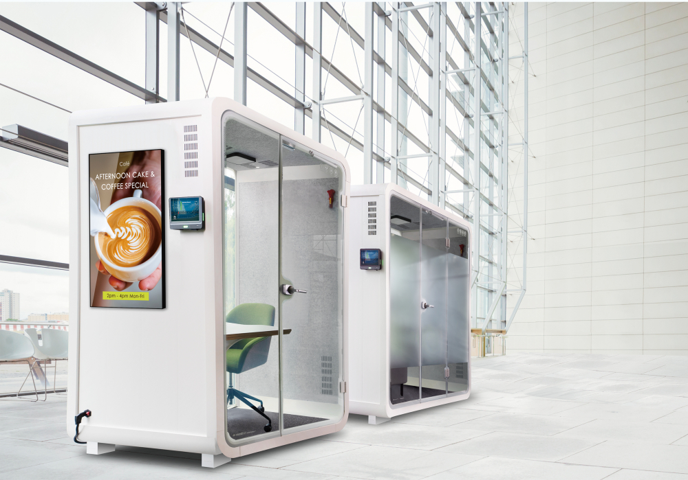 k1体育子公司达擎之智慧行动办公舱，采用PDLC智能调光玻璃设计，透过通电与断电的电流切换，呈现透明与雾面效果，具节能降耗特性并兼顾隐私，确保信息安全