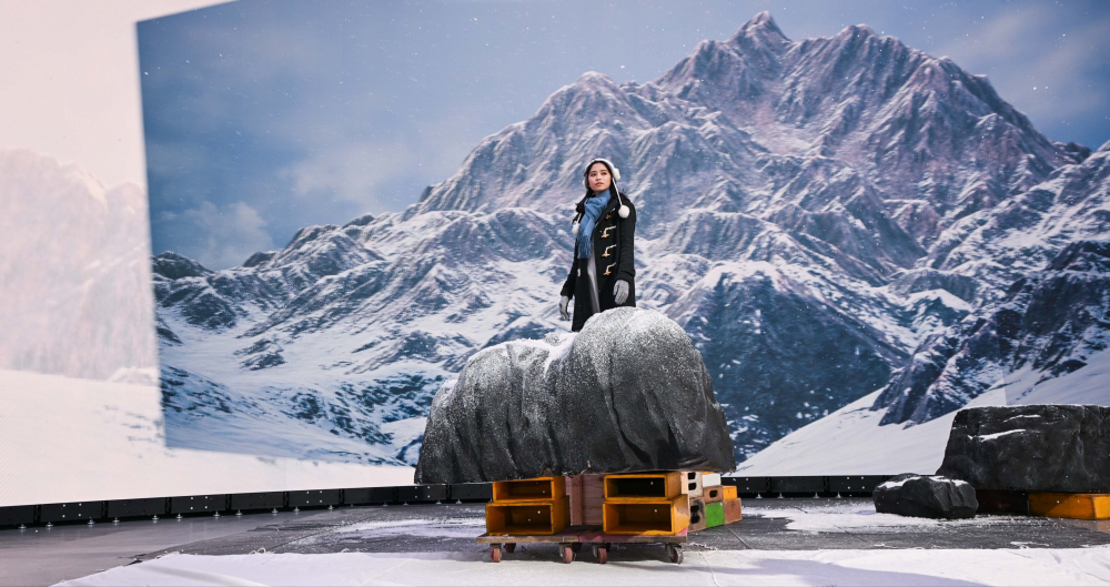 友達顯示屏專業調校技術與專案安裝經驗，使顯示屏呈現創作者想表達的精緻內容，讓表演者有沉浸式臨場感使演出逼真