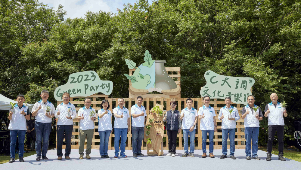 友達光電攜手供應商夥伴及台中市政府，共同倡議及推廣加樹減塑、節能減碳的淨零綠生活