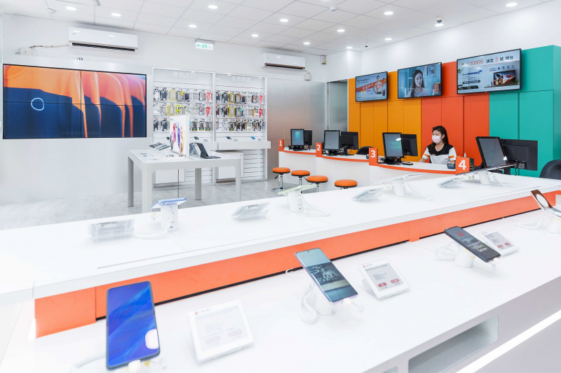 創利空間智慧零售軟硬整合方案，協助台灣大哥大門市完成數位內容行銷系統的佈建，打造全新世代的數位服務據點