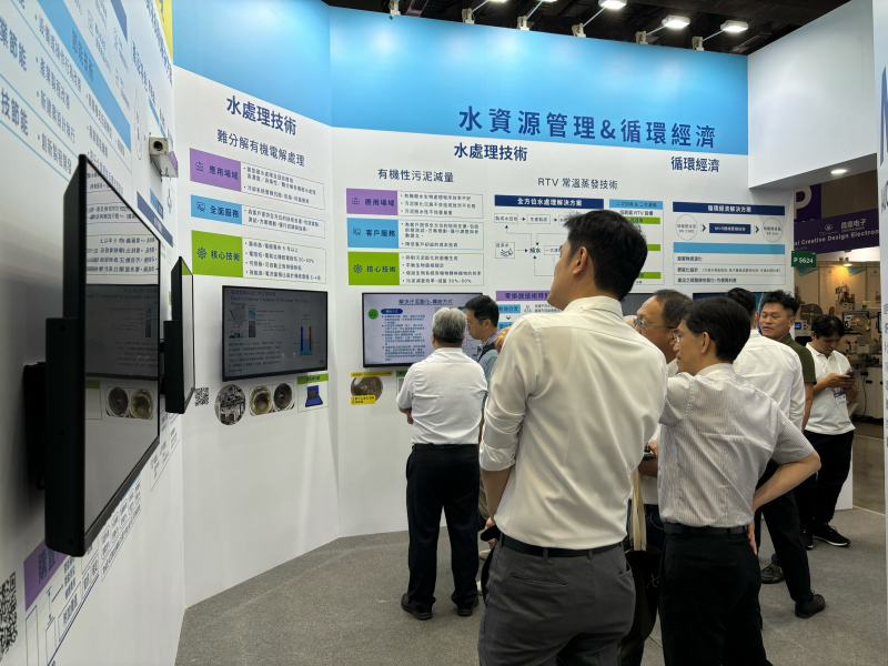 友達以深厚的智慧製造經驗發展永續戰略，積極延伸價值鏈，轉化成可供外界使用的綠色智慧服務，進軍SEMICON Taiwan 2024，提供半導體產業鏈打造AI世代的永續即戰力。