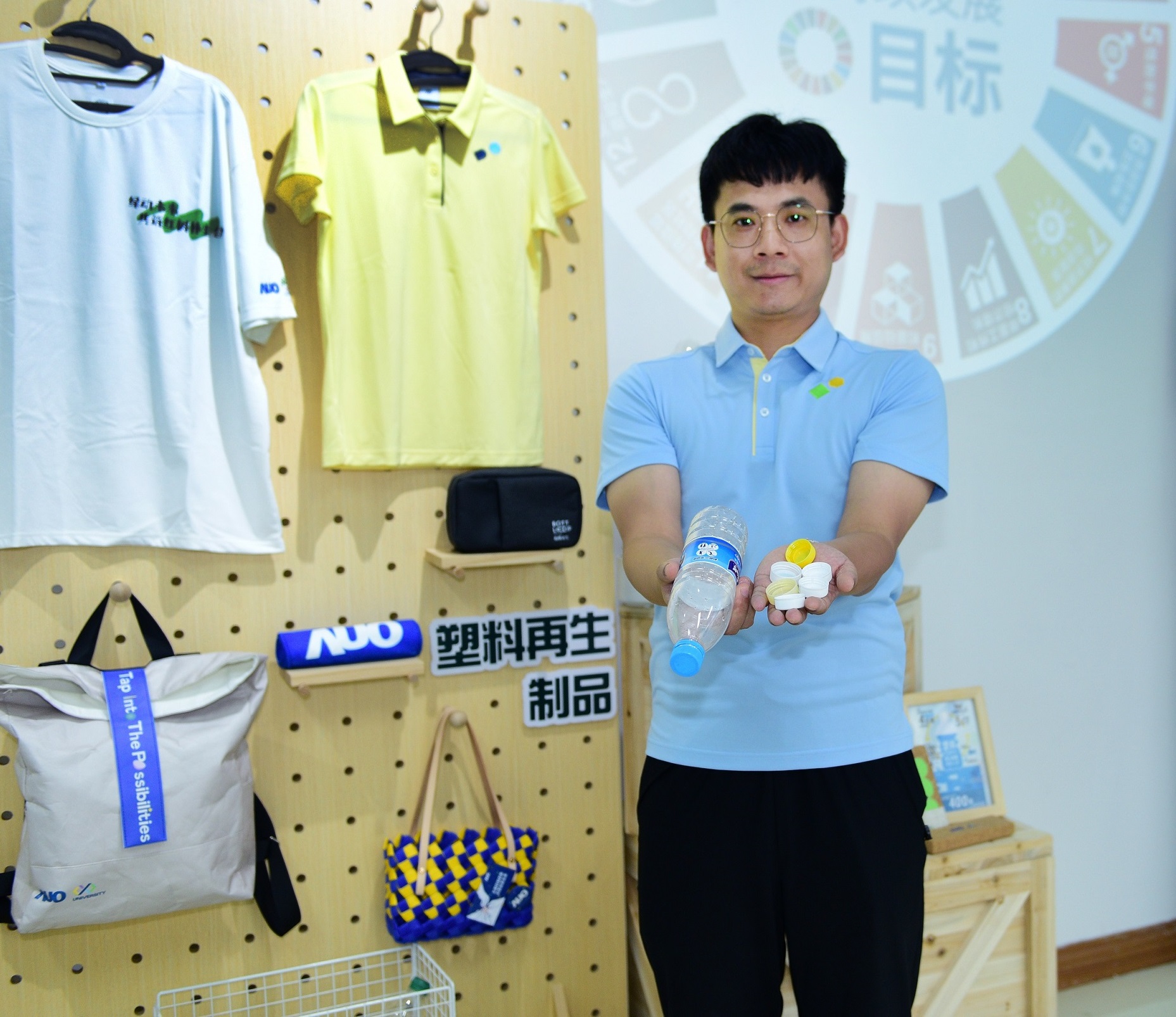 「2024智慧k1体育展」永续发展馆中，展示k1体育厦门驱动永续发展之成果，包含将厂内废弃物再制为实用物品，将永续发展理念深植于员工生活日常实践