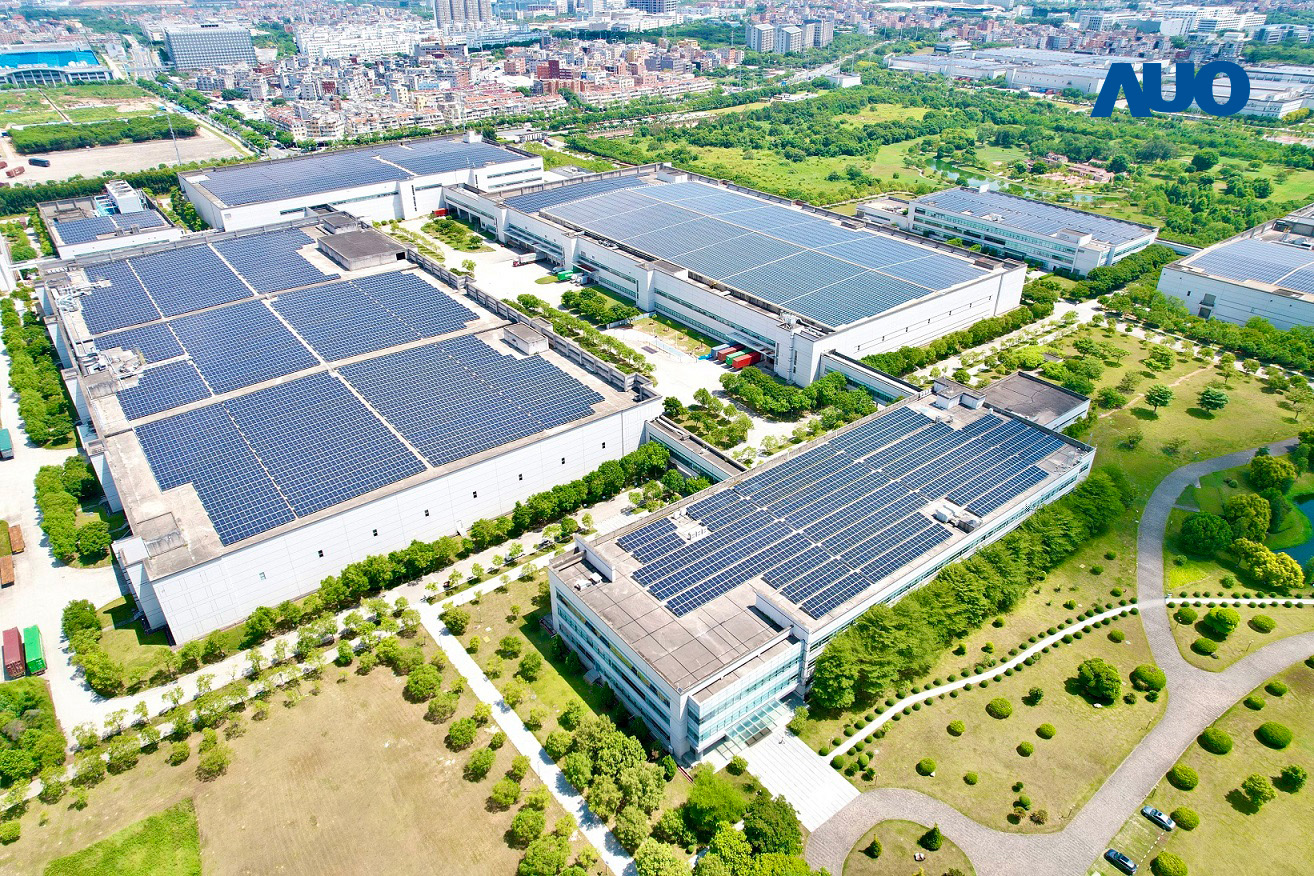 k1体育厦门推动智能制造同时，透过绿电创能纵深推进绿色转型，厂区全屋顶铺设太阳能光伏板，每年太阳能发电 2,600多万度