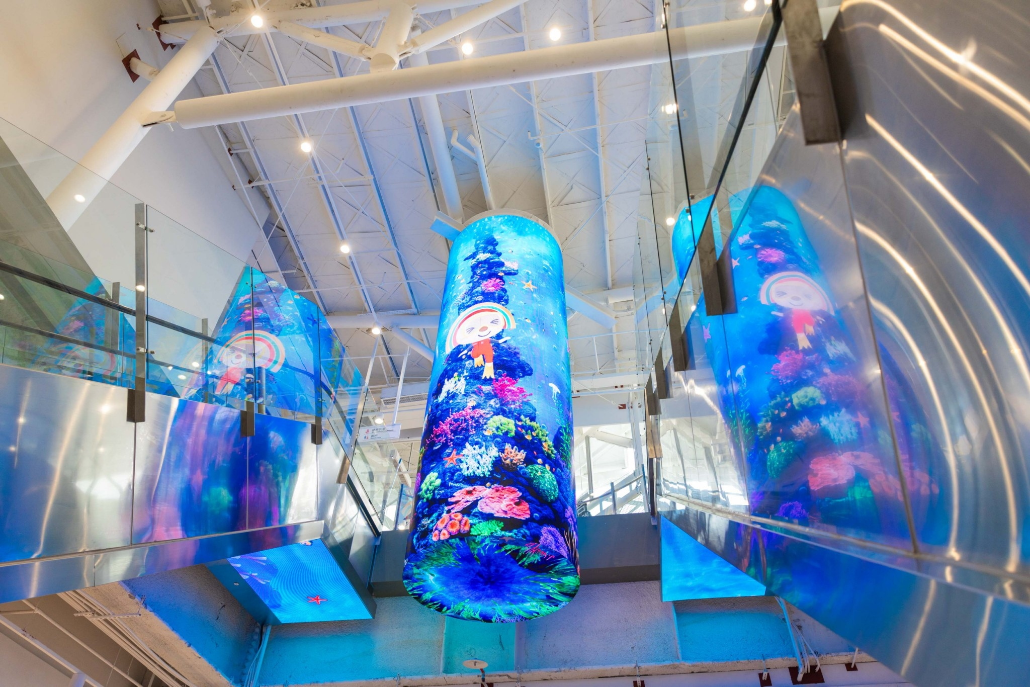 達擎與傑可達整合先進顯示技術與軟硬體應用服務，提供一系列大型LED顯示解決方案，為全新改裝開幕的「清水服務區」佈局嶄新視覺體驗。