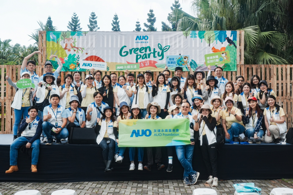 友達積極推動低碳轉型、節能減碳與減塑行動，落實環境承諾與社會責任，榮獲「台灣百大永續典範企業獎」