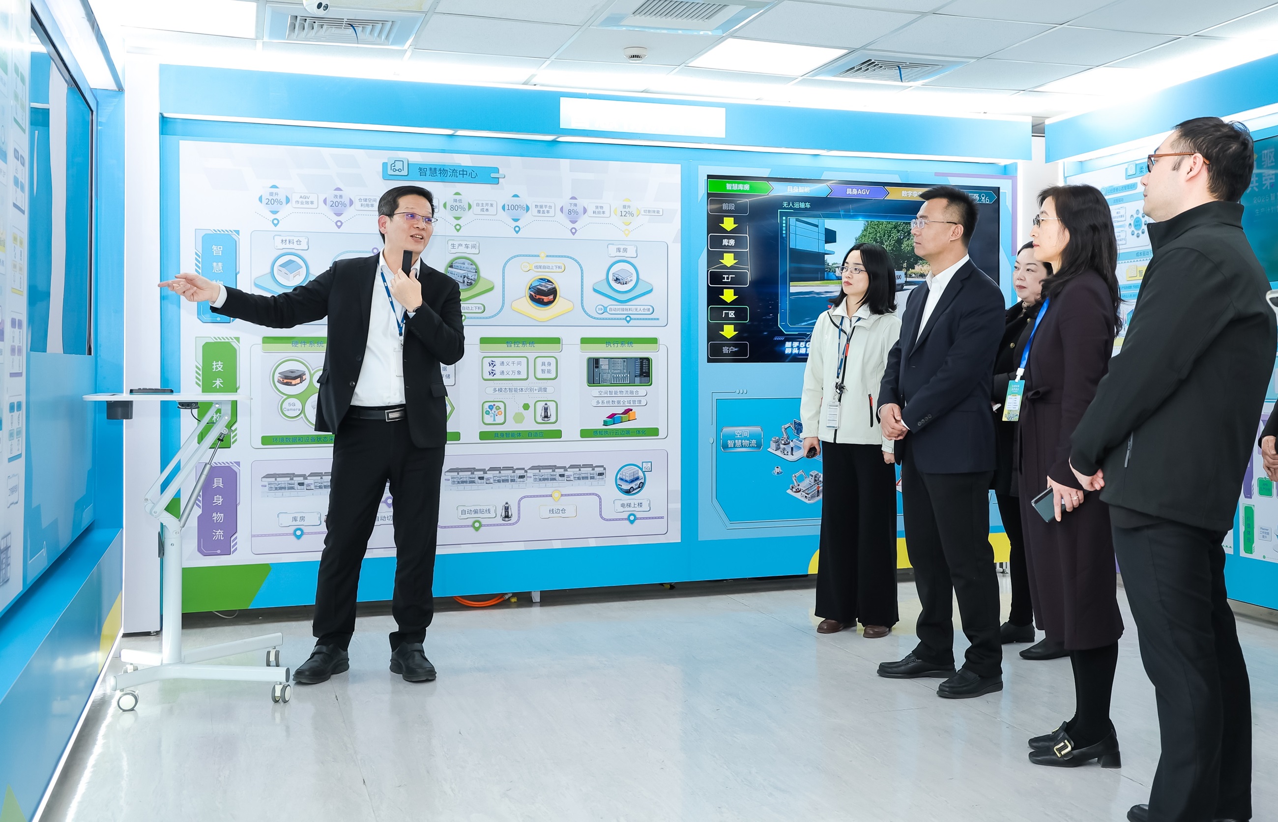 k1体育苏州展示&rdquo;智能体&rdquo;在工业场景的深度应用，与&rdquo;具身智能&rdquo;在生产场景的创新整合，全面升级生产与管理流程，构建全链路智能制造体系，打造柔性自主工厂