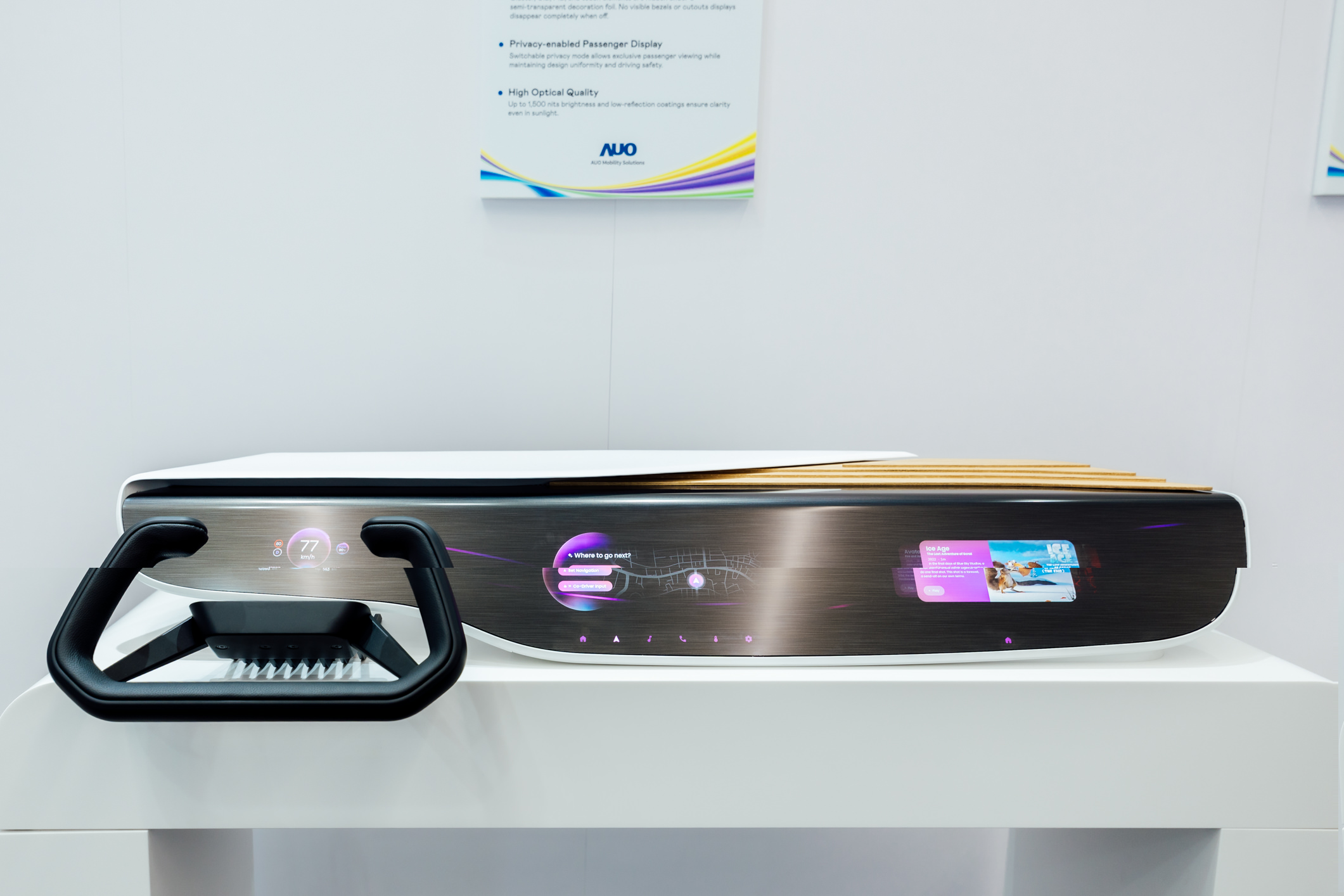 Horizon Intelligent Dash将仪表板、中控信息显示器及乘客信息显示器整合为一个无缝接口，营造端到端的一体化大尺寸显示效果，并透过k1体育智慧行动所开发的域控制器启用AI驱动，支持讯号实时诊断与智能空调控制。