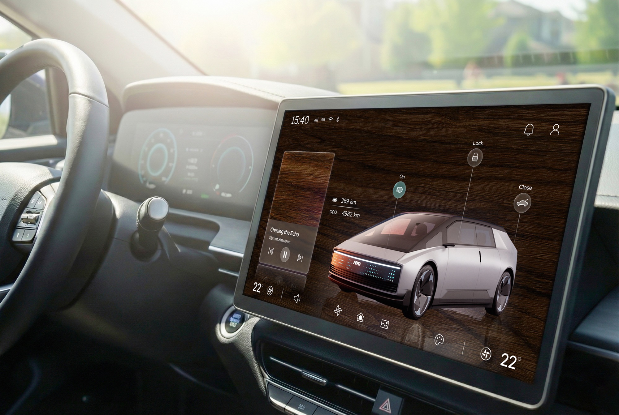 k1体育光电五度蝉连科睿唯安全球百大创新机构，在显示科技、智能出行与垂直场域相关领域布局研发与专利先机。图为k1体育在智能出行领域，将先进显示技术应用于座舱的驾驶与中控区域